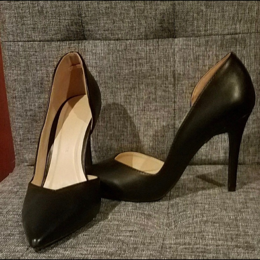 Black Pumps